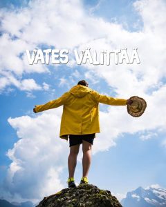 Vates välittää -podcastin kansikuva. Ihminen seisoo kukkulan huipulla selin kameraan, kädet levällään.
